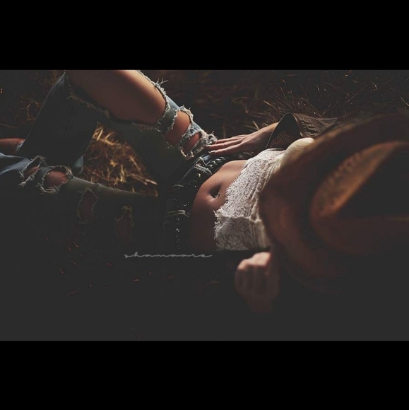 Meet your Posher, Naomi - Picture 7 of 9